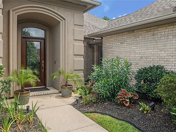 4th image of 408 Naples Ct