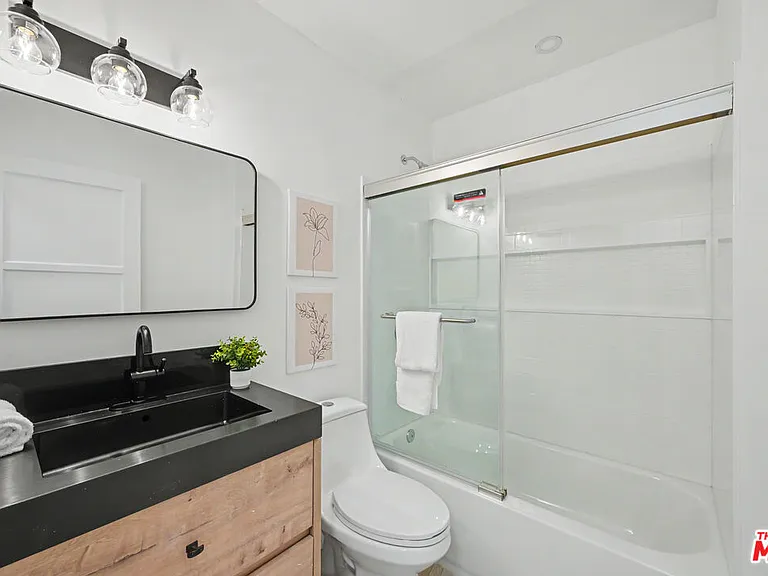 5119 Enfield Ave — Photo 17