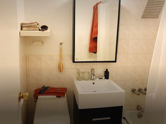 5th image of 1154 Pacific St APT 2E