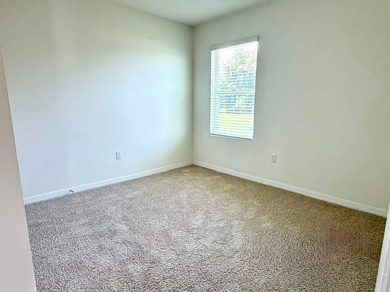709 Versailles Ln — Photo 13