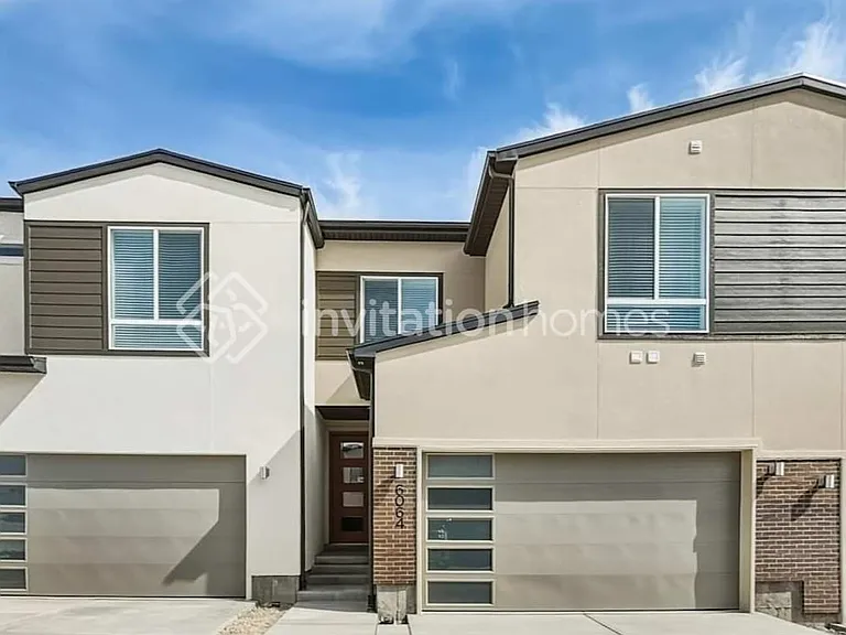 6064 W Lower Brook Ln — Photo 1