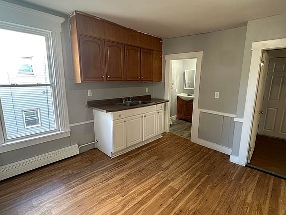 5th image of 305-309 Cedar Street