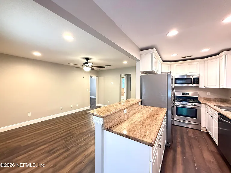 311 S 11th St — Photo 3