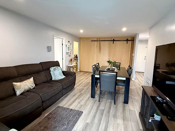 5th image of 15 Oak Neck Road APT 16 (35)