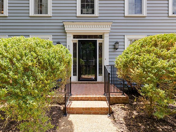 2nd image of 106 Hanover Sq