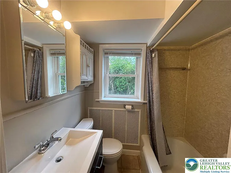 218 E Susquehanna St #1A — Photo 8