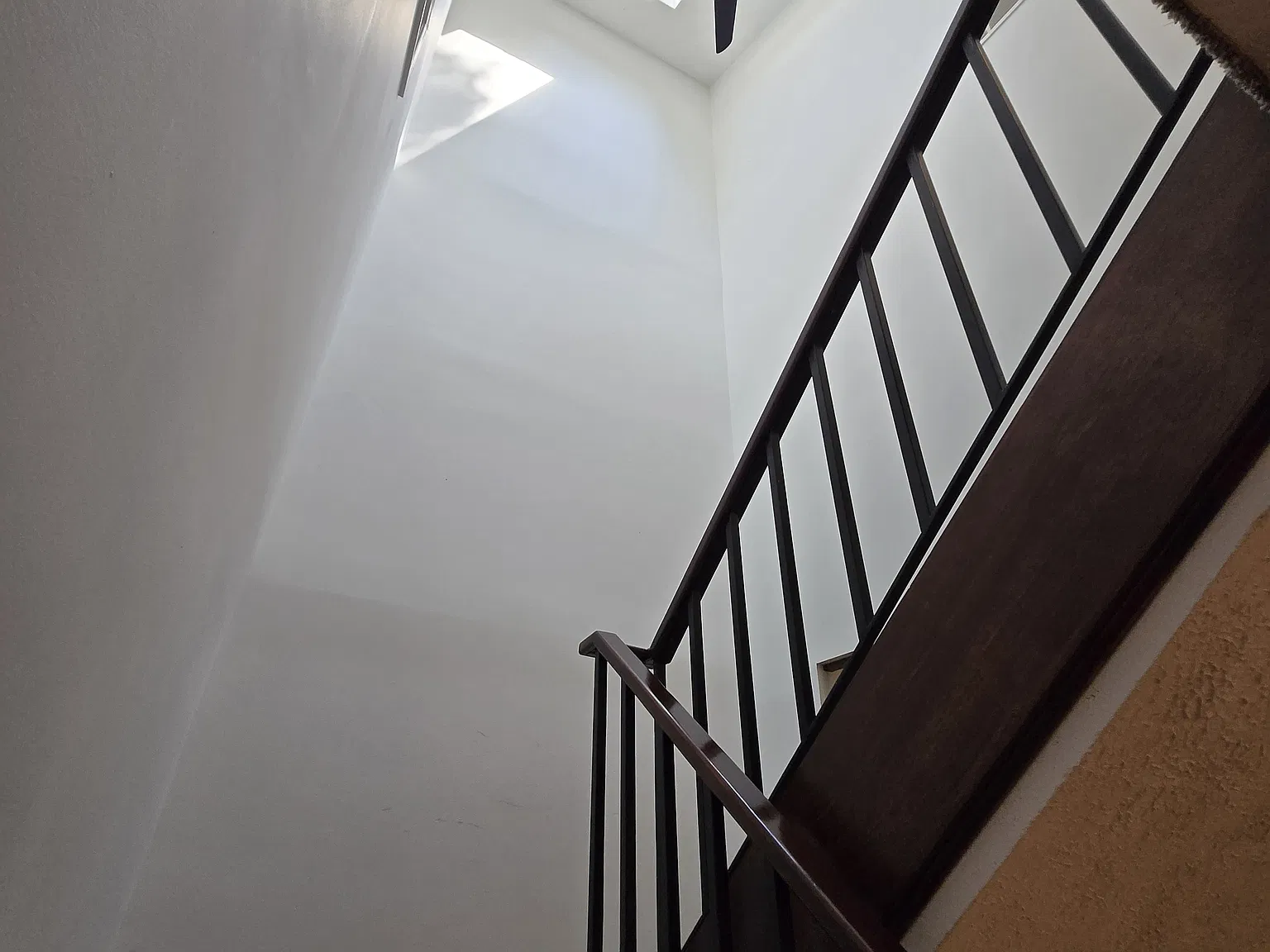 2 bed, 2.5 bath, 1814 sqft, $3,200 — Photo 2