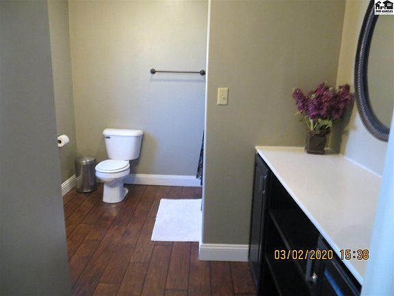 2nd image of 1104 Sunny Ln