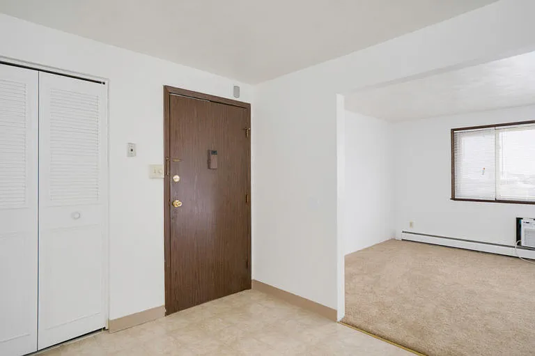 LaSalle West Apartments — Photo 6