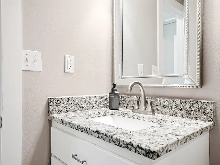 942 Rue De Palms Dr — Photo 31