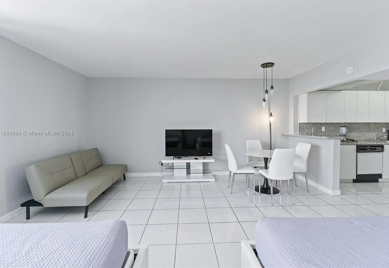 The Decoplage Condo — Photo 3