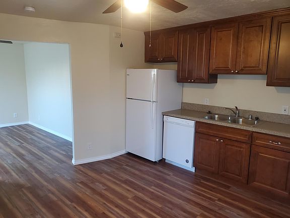 3rd image of 2115 Garnet Ave