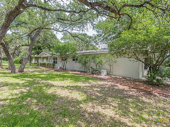 3rd image of 922 Oak Ln