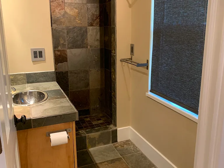 310 E Summit St — Photo 8