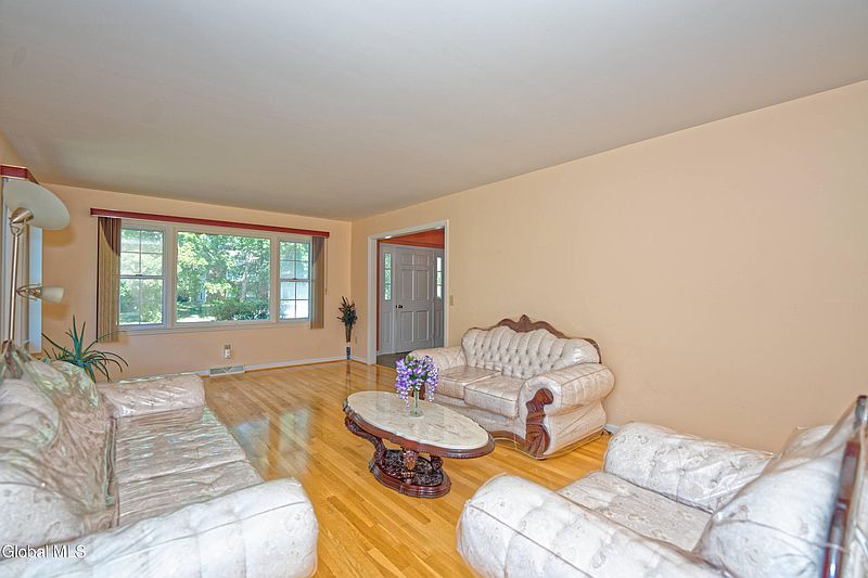 5th image of 1414 Fox Hollow Road