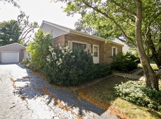 2233 Illinois Rd, Northbrook, IL 60062