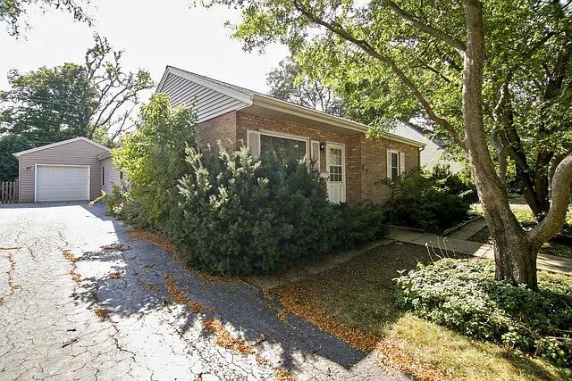 2233 Illinois Rd photo 1