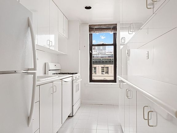 5th image of 200 W 86th St APT 17I