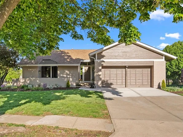 15801 Dearborn St, Overland Park, KS 66223