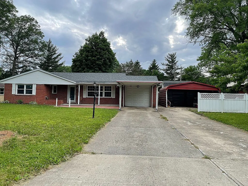 1017 Greenbriar Dr photo 1