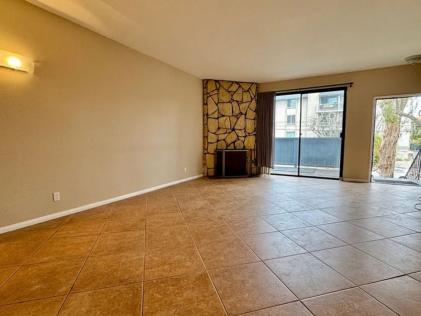 2 bed, 1274 sqft, $4,250 — Photo 4