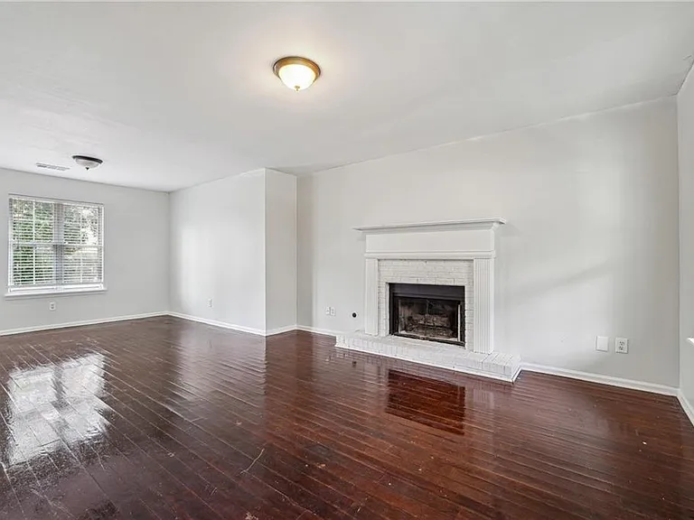 2205 Dresden Grn NW — Photo 7