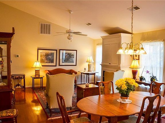 5th image of 2083 Hibiscus Ln