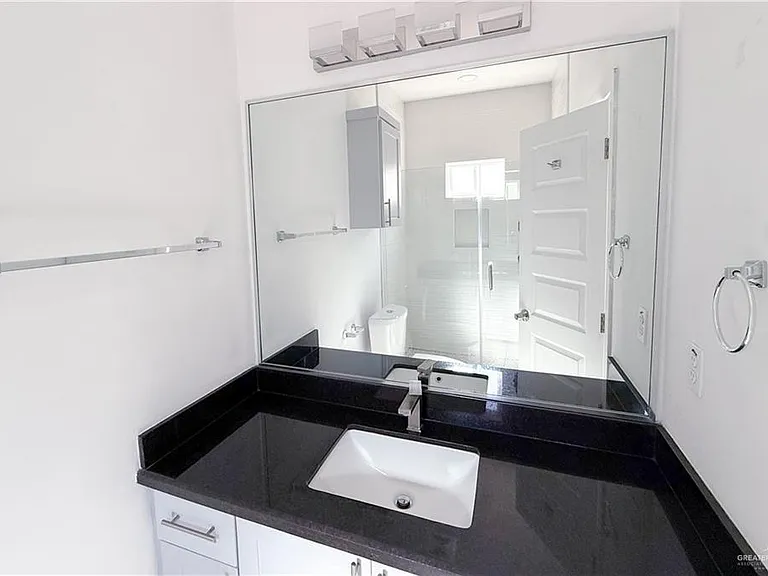 1600 Angelina Dr #4 — Photo 8