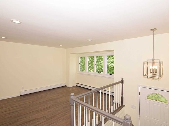 3rd image of 144 Barton Ln