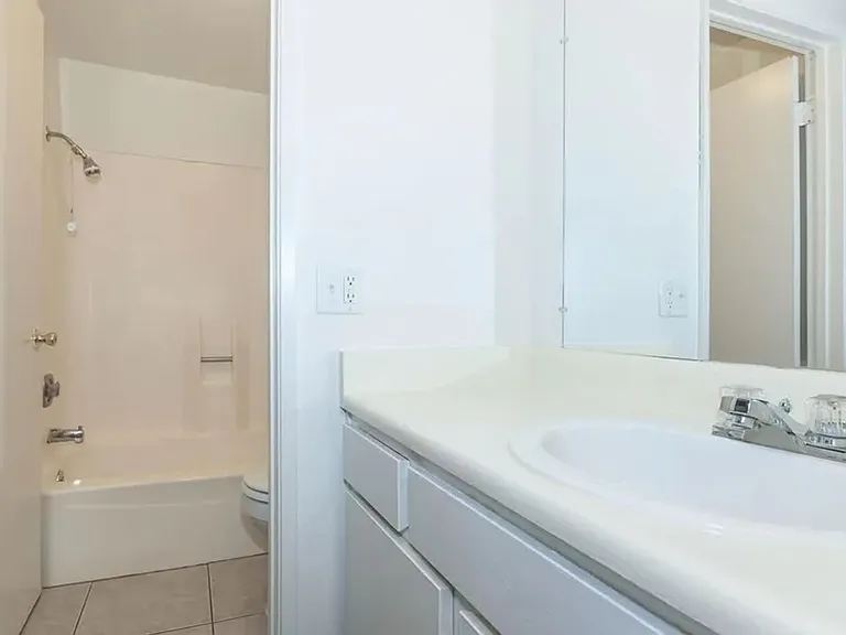 Pacific Terrace — Photo 28