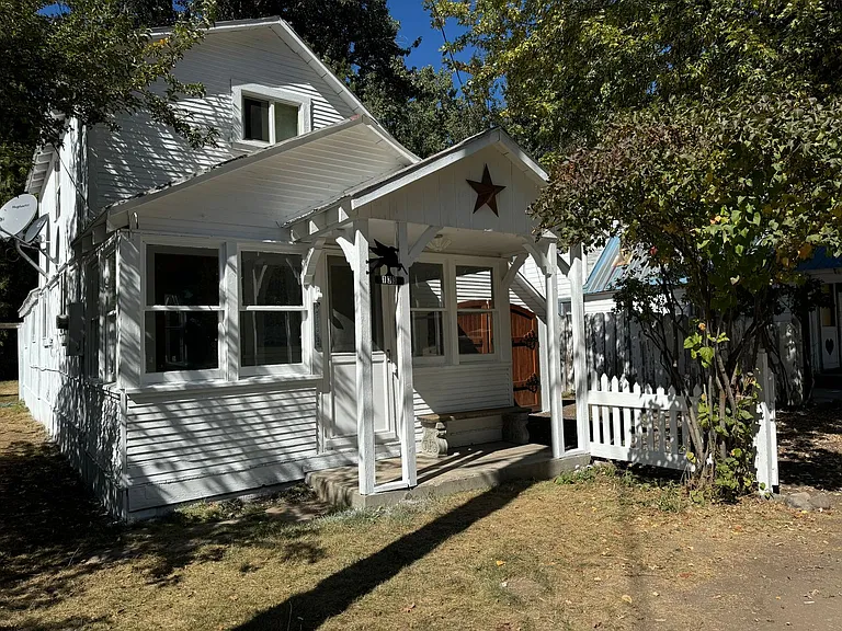 133 Stover Rd — Photo 3