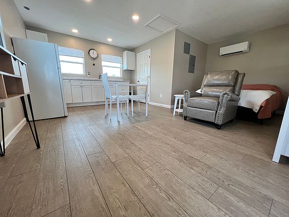 4th image of 2390 Junior St #B