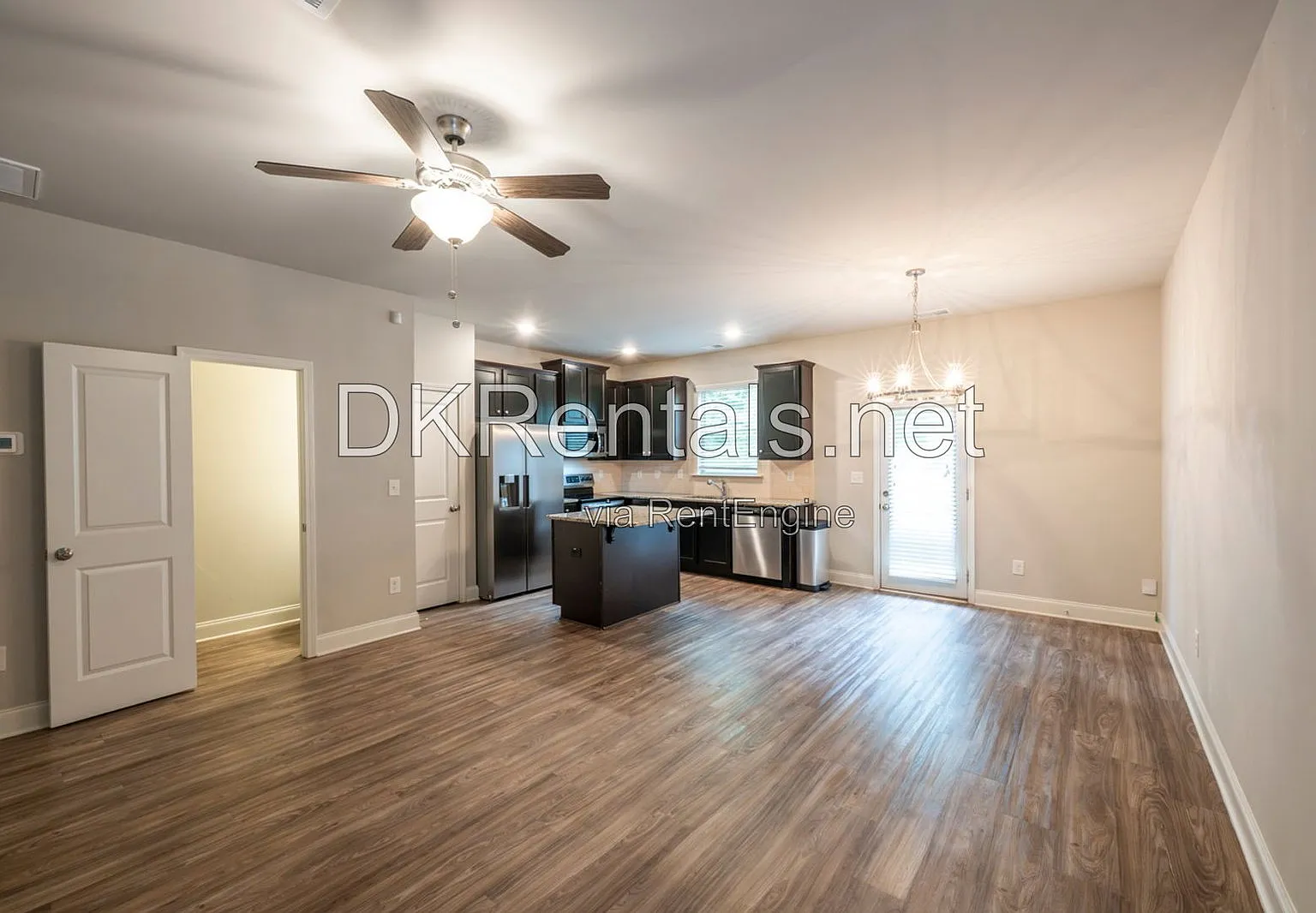 2 bed, 2.5 bath, 1300 sqft, $1,850 — Photo 4