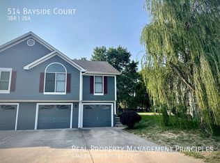 514 Bayside Ct, Smithville, MO 64089