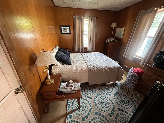 3rd image of 116 Hewlett Ave #1