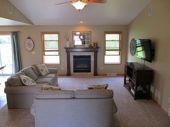 4th image of N1699 Medina Dr