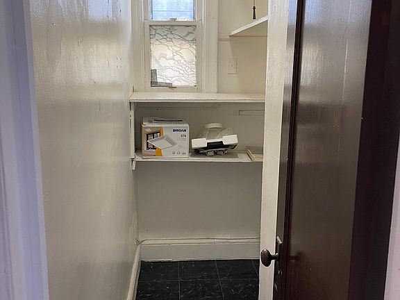 5th image of 110 Mallory Ave #2