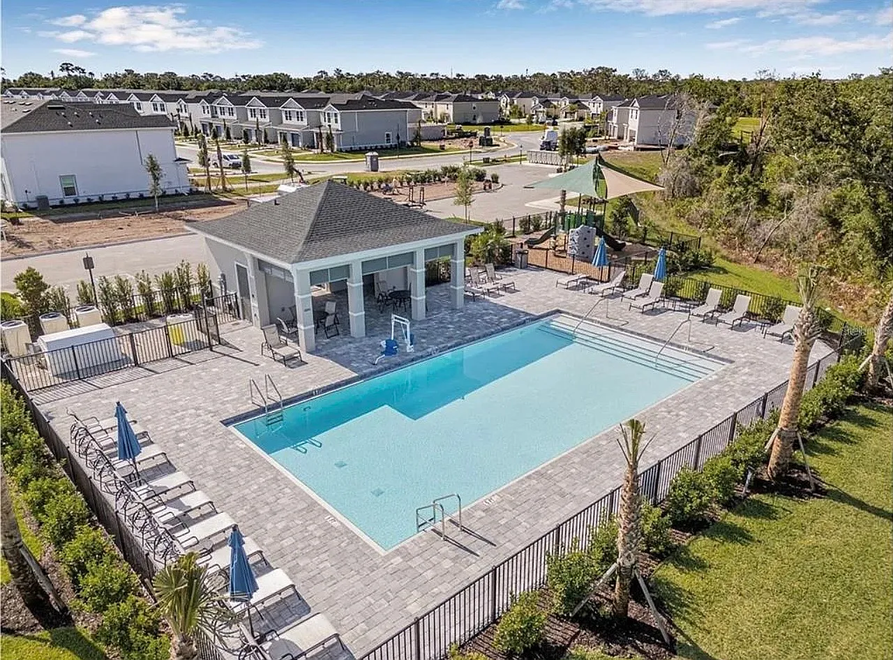 3 bed, 2.5 bath, 1352 sqft, $2,150 — Photo 1