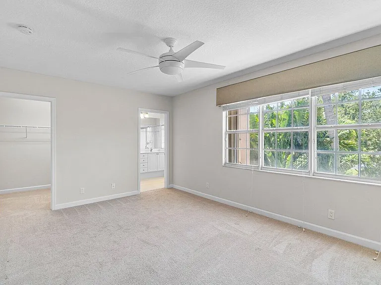 526 Commons Dr — Photo 16
