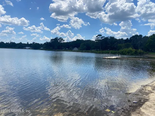 111 LAKE SHORE Drive, Interlachen, FL 32148