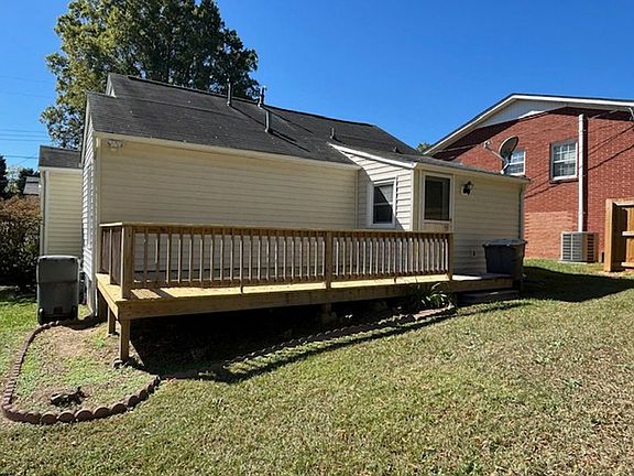 3rd image of 1105 Central Dr