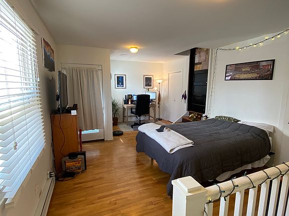 3rd image of 3231 N Clark St #13289011