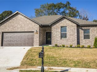 2762 S Olive Ct, Siloam Springs, AR 72761