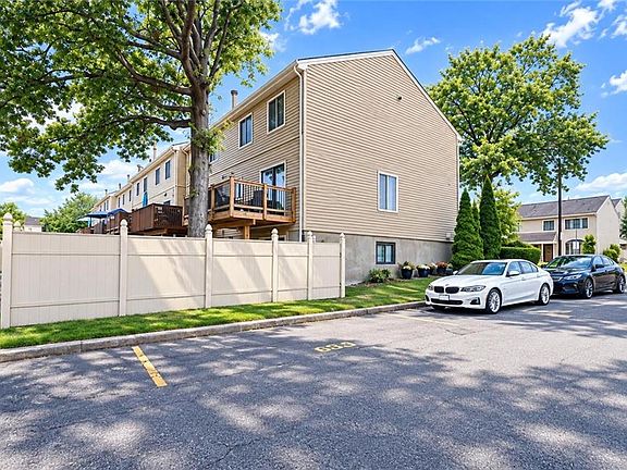5th image of 33 Berry Ct