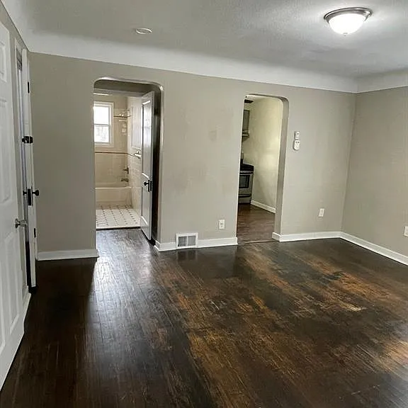 7256 Prospect Ave — Photo 9