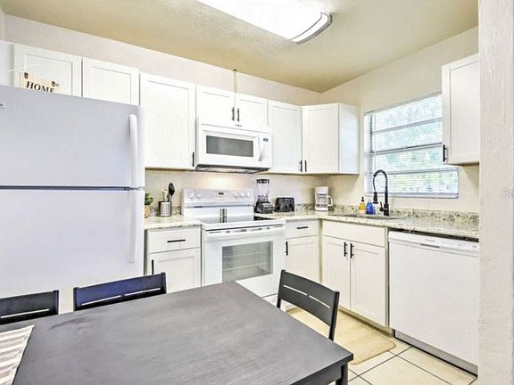 3rd image of 2908 N Orange Ave