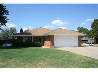 1801 Greenway Ct, Yukon, OK 73099