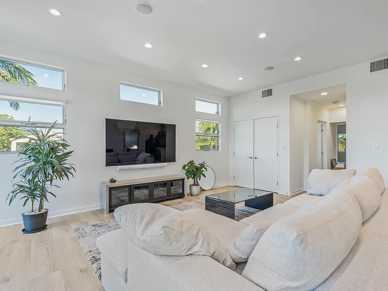 518 N Vista St — Photo 8