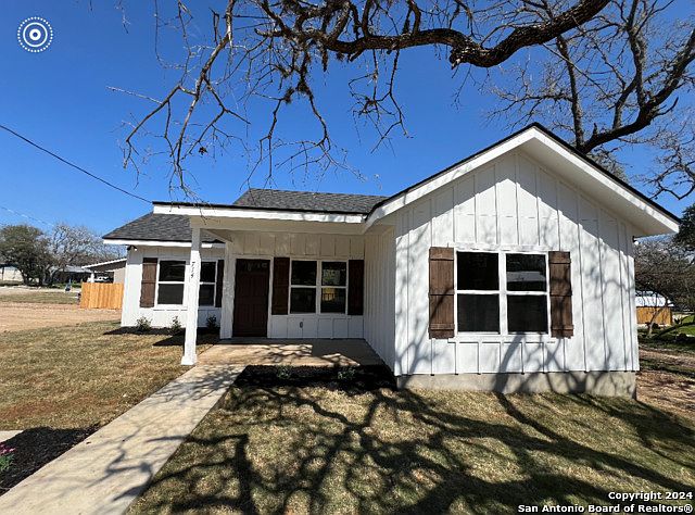 714 14th St, Bandera, TX 78003 | MLS #1749862 | Zillow