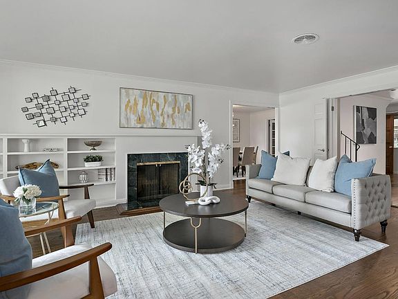 4th image of 321 Claire Pl